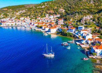 Αγία Κυριακή: Ένα παραθαλάσσιο χωριουδάκι σαν καρτ ποστάλ