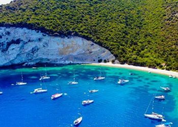 Άτοκος: Το άγνωστο νησί με τα κρυστάλλινα νερά