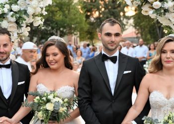 Τρίκαλα: Γεννήθηκαν μαζί και παντρεύτηκαν μαζί δίδυμες αδελφές