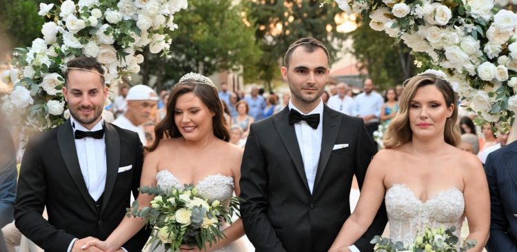 Τρίκαλα: Γεννήθηκαν μαζί και παντρεύτηκαν μαζί δίδυμες αδελφές