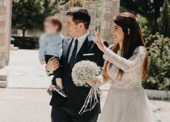 Διπλή χαρά για τον Μάνθο Τσαγκούλη και την Βένη Μουζακιάρη-Γάμος και βάφτιση μαζί σε μια όμορφη τελετή