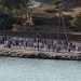 Ίος: Δεκάδες νέοι παρατάχθηκαν στο λιμάνι για να αποχαιρετήσουν τους 18χρονους