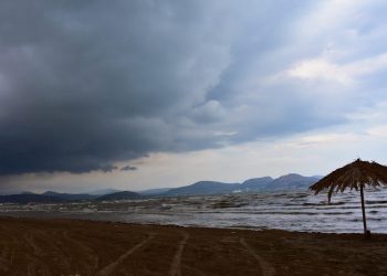 Καιρός: Ο καύσωνας υποχωρεί με μεγάλη πτώση της θερμοκρασίας – Έρχονται ισχυροί άνεμοι και μπουρίνια