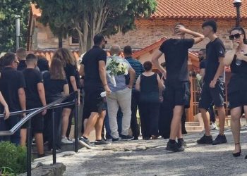 Χαλκιδική: Σε κλίμα οδύνης η κηδεία της 16χρονης που πέθανε από αλλεργικό σοκ
