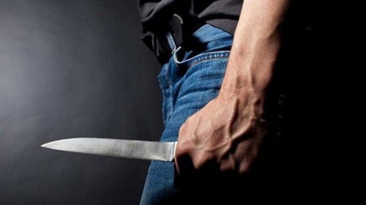 Άνδρας κυκλοφορούσε στα Τρίκαλα με 3 μαχαίρια και 1 λόγχη