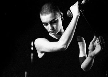 Sinead O Connor: Η κακοποίηση της μητέρας της, οι αποτυχημένοι γάμοι και ο θάνατος του γιου της