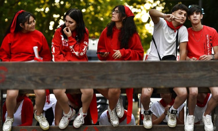 Ισπανία: Πρόταση για «προίκα» 20.000 ευρώ στους 18χρονους – Είναι «πυροτέχνημα» λέει η αντιπολίτευση