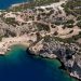 Αυτή είναι η μοναδική παραλία της Ελλάδας εντός αρχαιολογικού χώρου