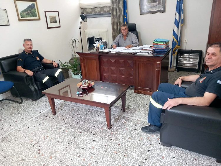 Επίσκεψη του Διοικητή της Πυροσβεστικής Υπηρεσίας Τρικάλων στο Δήμαρχο Πύλης