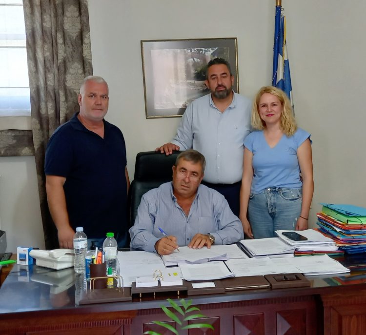 Υπογραφή σύμβασης νέου έργου από τον Δήμαρχο Πύλης