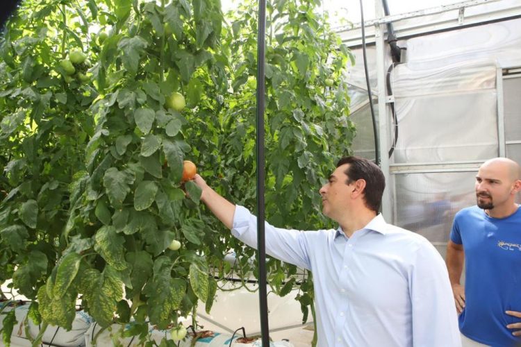 Σε καινοτόμα παραγωγική μονάδα ο Κώστας Σκρέκας για να γίνει πράξη η γεωργία του αύριο