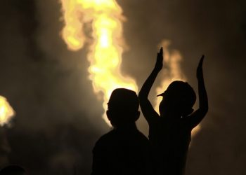 Πώς απαντάμε στις αγωνιώδεις ερωτήσεις των παιδιών για τις πυρκαγιές