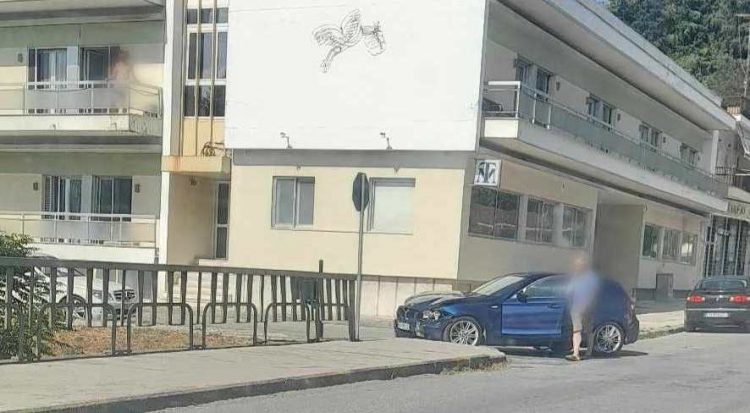 Τρίκαλα | Σφοδρή σύγκρουση ΙΧ μεγάλου κυβισμού στο Μαιευτήριο
