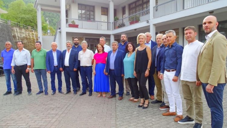 Η ομάδα Μαράβα  ΞΑΝΑ ΜΑΖΙ