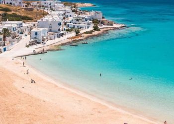 Τι συμβαίνει στα Κουφονήσια και όλοι ρίχνουν πόρτα σε Πάρο – Μύκονο;