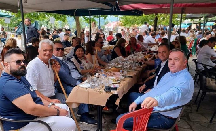 Σε Γαρδίκι και Παχτούρι ανήμερα της Παναγιάς, ο Θοδωρής Χήρας με συνεργάτες του