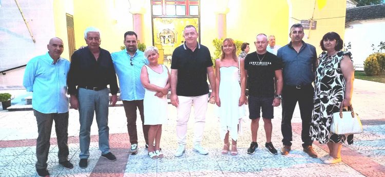 Στον Εσπερινό της Κοιμήσεως της Θεοτόκου στο Δροσερό, ο Θ. Χήρας με συνεργάτες του