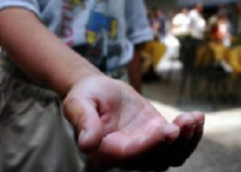 Τρίκαλα | Συνελήφθησαν δύο μανάδες που εξωθούσαν τα παιδιά τους σε επαιτεία