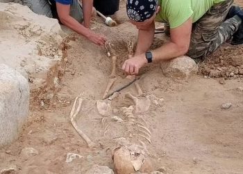 Πολωνία: Λείψανα παιδιού «βρικόλακα» ανακάλυψαν αρχαιολόγοι – Ήταν δεμένο με λουκέτο