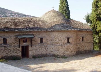 Ιερόσυλοι έσκαψαν για λίρες μέσα στη μονή των Αγ. Θεοδώρων Ραψάνης