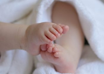 Υπόθεση παράνομων υιοθεσιών: Δίδυμα γεννήθηκαν από παρένθετη μητέρα στο νοσοκομείο Χανίων