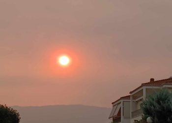 Ο καπνός από τις φωτιές σκέπασε τον Τρικαλινό ουρανό-Η Ελλάδα φλέγεται…
