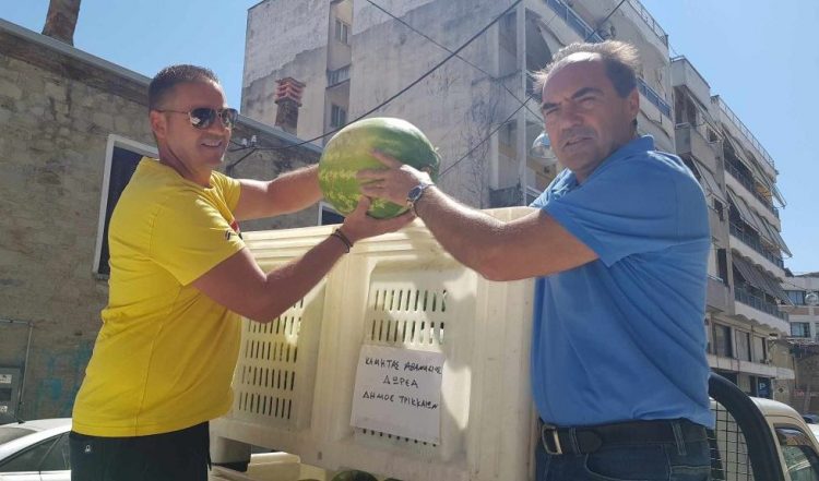 Κοινωνική προσφορά από αγρότη στο Κοινωνικό Εστιατόριο του Δήμου Τρικκαίων