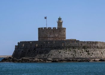Ρόδος: 12 διανυκτερεύσεις δωρεάν με voucher Κοινωνικού Τουρισμού της ΔΥΠΑ