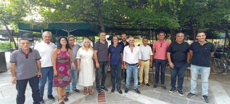 Επίσημη πρώτη του Δημήτρη Κουρέτα με τους υποψήφιους συμβούλους του στα Τρίκαλα