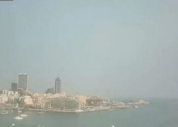 «Σκέπασαν» Μάλτα και Σικελία οι καπνοί από τη φωτιά στην Ελλάδα
