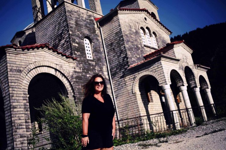 Τρίκαλα: Η εκκλησία που έχει μεγαλύτερη κλίση από τον Πύργο της Πίζας-Νιώθεις ναυτία μόλις πατήσεις το πόδι σου στα σκαλιά του Ναού (φωτό)