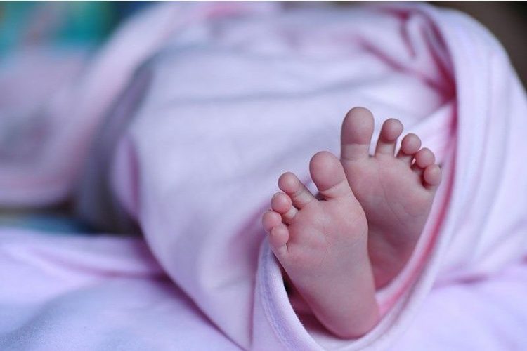 Λάρισα: Πέθανε βρέφος λίγη ώρα μετά τη γέννησή του