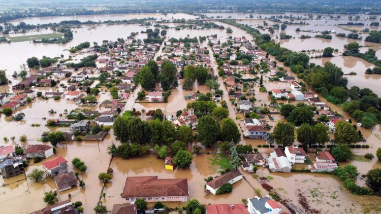 Άμεσα μέτρα ανακούφισης των επιχειρήσεων από τις πλημμύρες ζητούν οι έμποροι της Θεσσαλίας