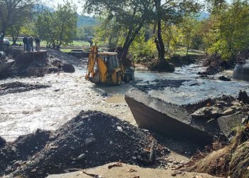 Συνεχίζονται από την Περιφέρεια  οι επιχειρήσεις για  αποκατάσταση της κυκλοφορίας και  καθαρισμό ρεμάτων-ποταμών