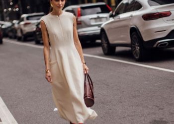 Τα Mary Janes είναι η απόλυτη εμμονή του street style -Ανακάλυψε το πιο επίκαιρο παπούτσι της σεζόν