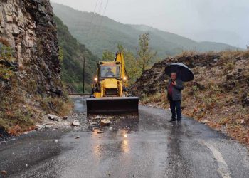 Καταπτώσεις βράχων και διακοπές ρεύματος σε ορεινές Κοινότητες-Επί ποδός ο δήμος Πύλης