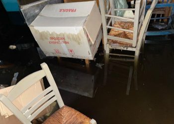 Σε απόγνωση οι καταστηματάρχες εστίασης και τροφίμων-Πετάνε τρόφιμα που χάλασαν λόγω της διακοπής ρεύματος