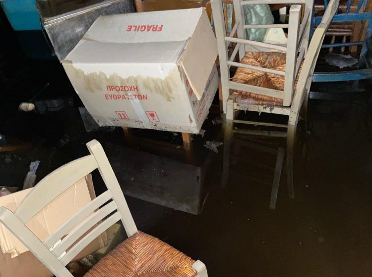 Σε απόγνωση οι καταστηματάρχες εστίασης και τροφίμων-Πετάνε τρόφιμα που χάλασαν λόγω της διακοπής ρεύματος