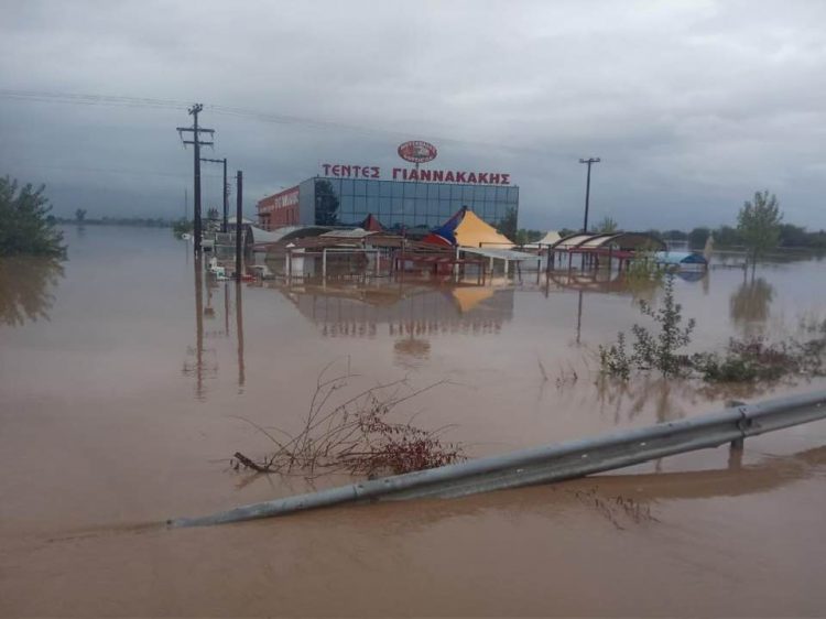 Ανυπολόγιστες ζημιές στην εταιρεία ΤΕΝΤΕΣ ΓΙΑΝΝΑΚΑΚΗΣ από την πλημμύρα