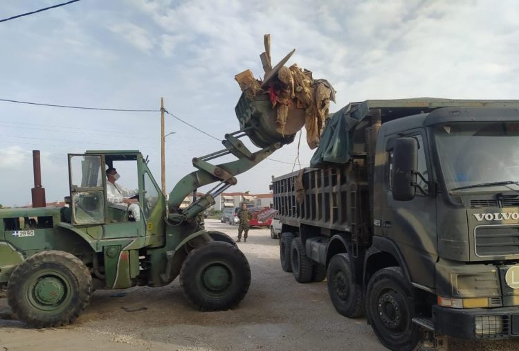 Συνεργεία του Στρατού επιχειρούν για την αποκομιδή ογκωδών σε Γιάννουλη, Φαρκαδόνα και Παλαμά μετά από αίτημα της Περιφέρειας Θεσσαλίας