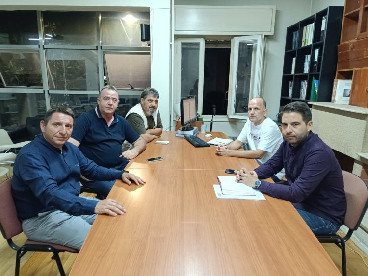 Στη Νομαρχιακή Επιτροπή του Τ.Ε.Ε Τρικάλων ο Θοδωρής Χήρας με συνεργάτες του