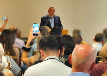 Επίθεση αγάπης και ευχές νίκης από τους ετεροδημότες Αθηνών στον Θοδωρή Χήρα