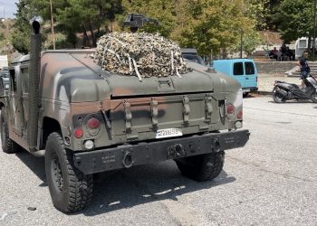 Επιχείρηση του Στρατού να μεταφερθούν τρόφιμα και νερό στους αποκλεισμένους του Κεραμιδίου