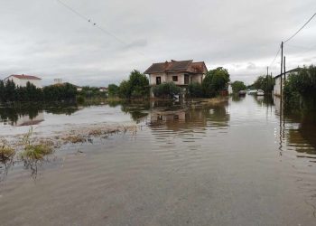 Τεράστιες καταστροφές στα Μεγάλα Καλύβια-Έκκληση κατοίκων για βοήθεια