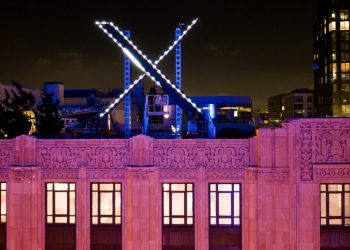 Γιατί θα πρέπει να πληρώνουμε συνδρομή σε όλα τα social media;