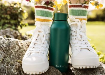 Πώς να καθαρίσεις τα λευκά σου sneakers για να μην χρειαστεί να αγοράσεις καινούργια