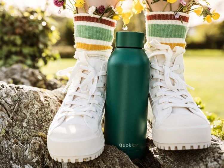 Πώς να καθαρίσεις τα λευκά σου sneakers για να μην χρειαστεί να αγοράσεις καινούργια