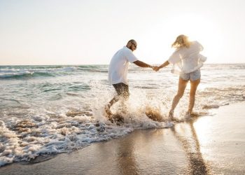 Summer love ήταν και πάει; Τα ζώδιά σας έχουν την απάντηση