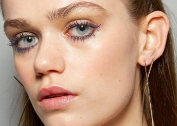 Πώς θα βάλεις τη mascara για ένα γατίσιο βλέμμα