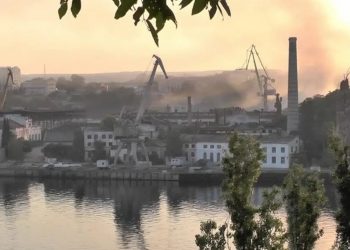 Κριμαία: Πύραυλος χτύπησε το διοικητήριο του ρωσικού στόλου στη Μαύρη Θάλασσα